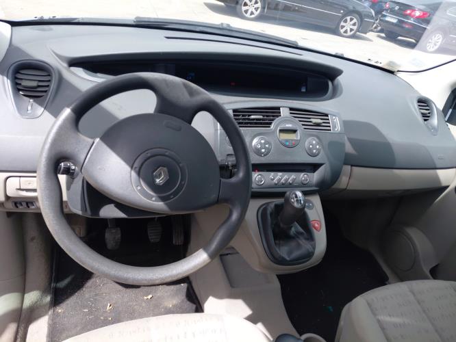 Image Pare choc avant - RENAULT SCENIC 2