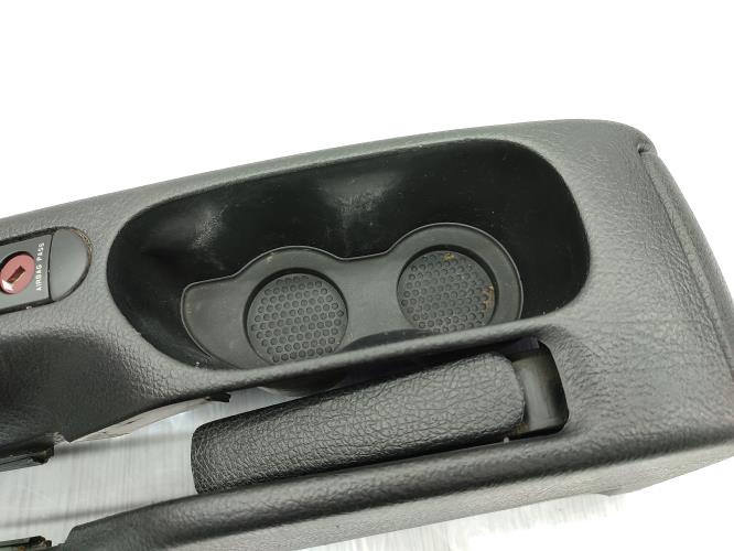 Ceinture noire à boucle dorée détaillée. | FR