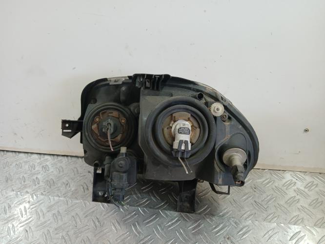 Phare Avant Droit Pour RENAULT CLIO 2 - Référence 7701045175, Occasion En Bon État