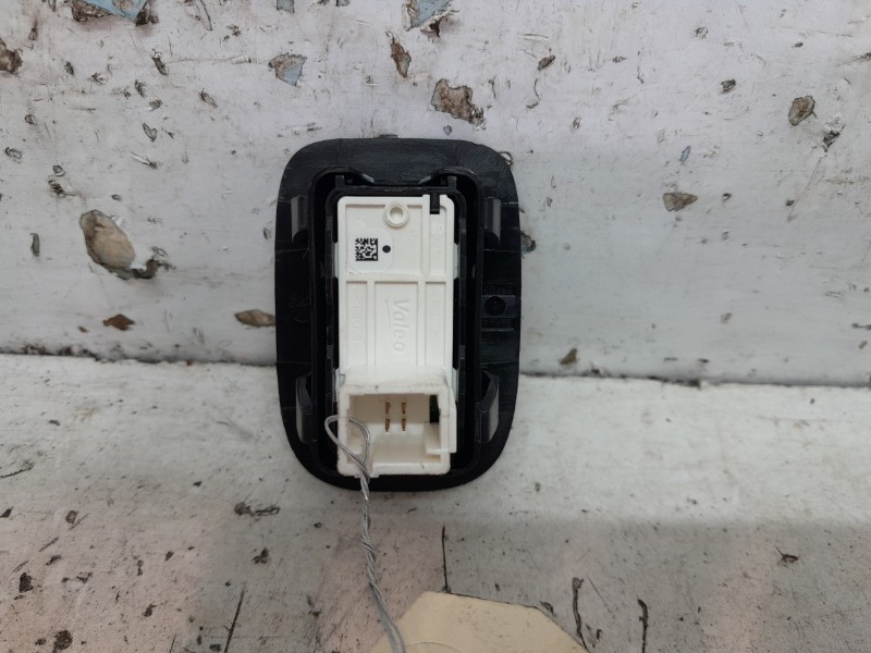 Interrupteur de leve vitre arriere droit peugeot 2008 1 phase 2