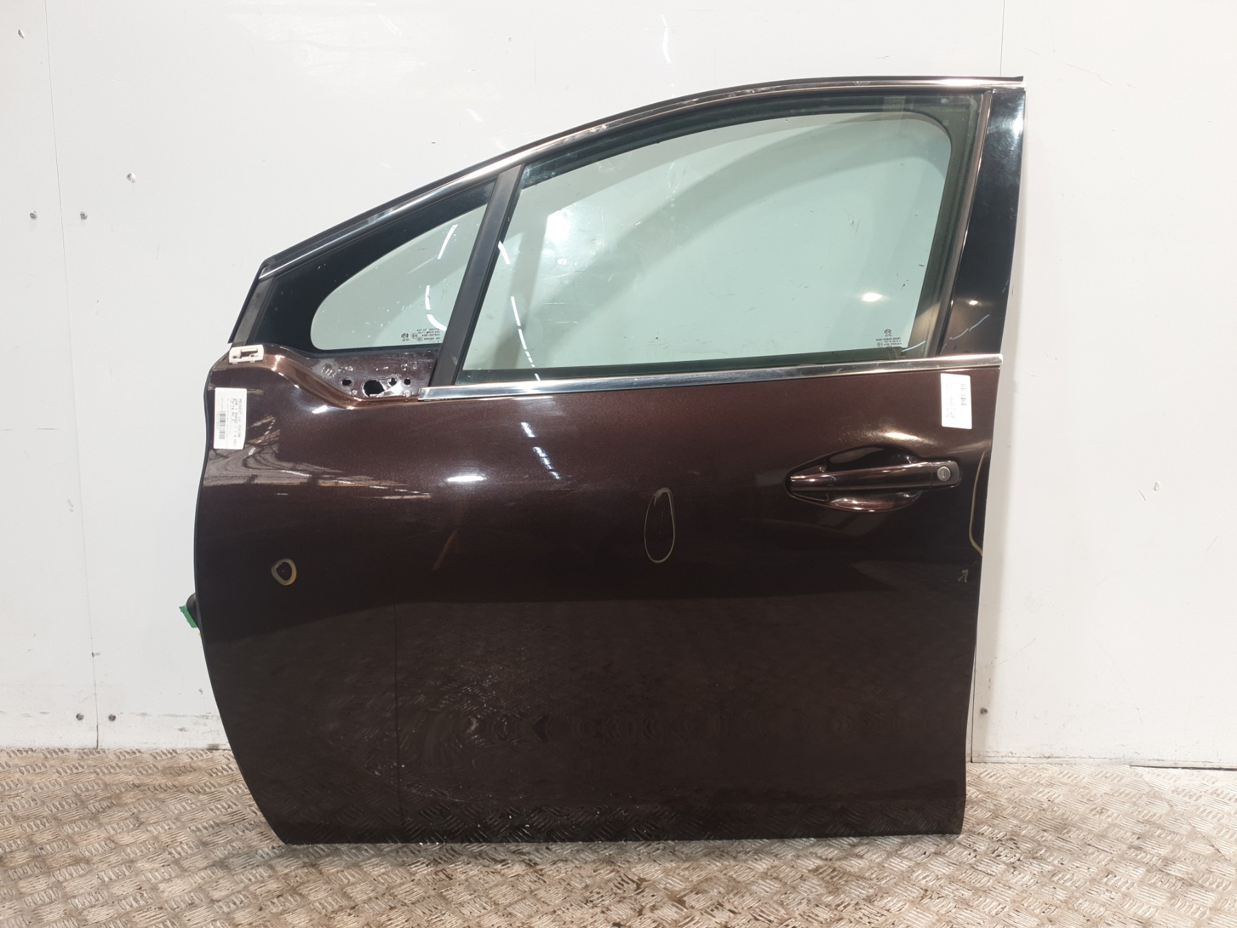 Porte avant gauche peugeot 208 1 phase 1