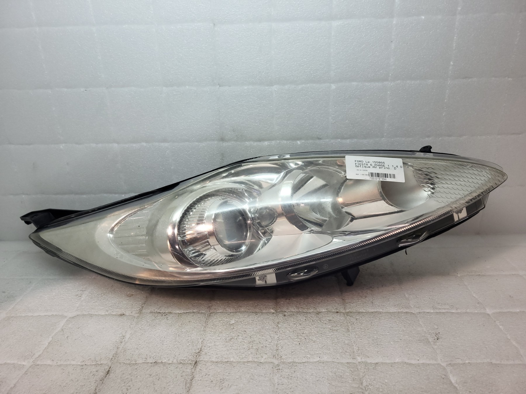 Optique avant principal droit (feux)(phare) ford fiesta 6 phase 1