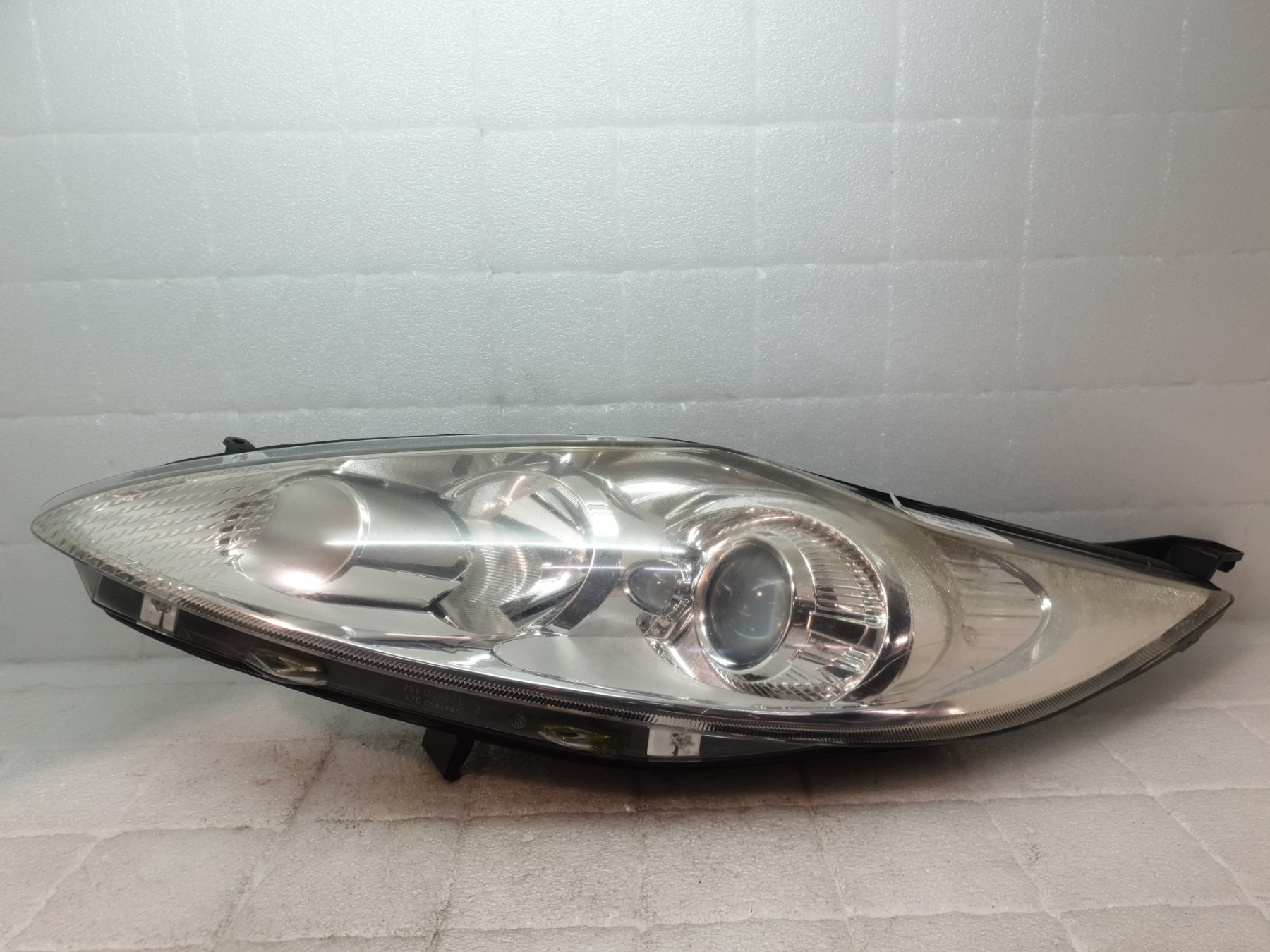 Optique avant principal gauche (feux)(phare) ford fiesta 6 phase 1