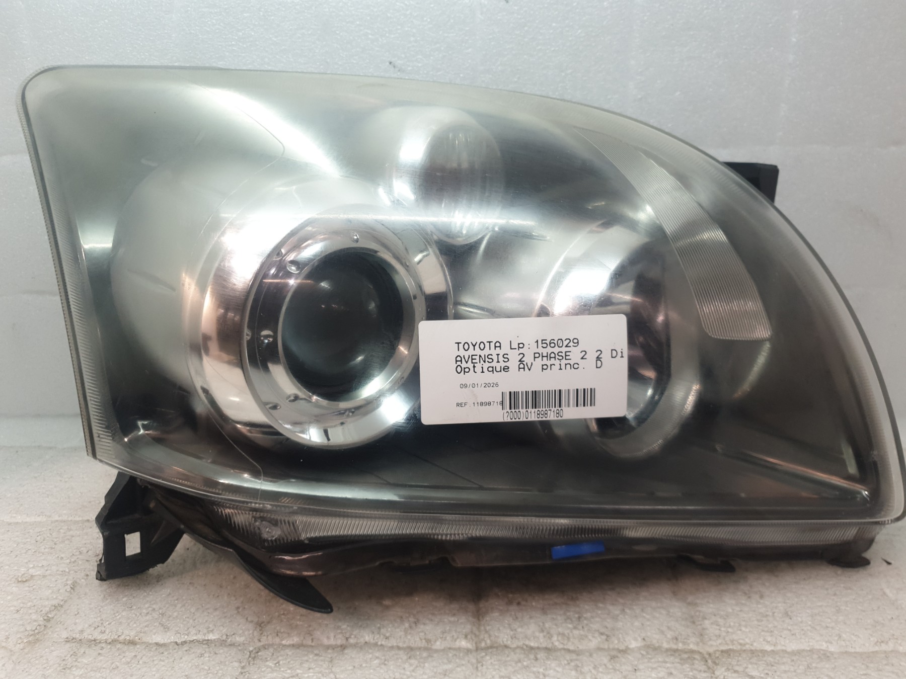 Optique avant principal droit (feux)(phare) toyota avensis 2 phase 2