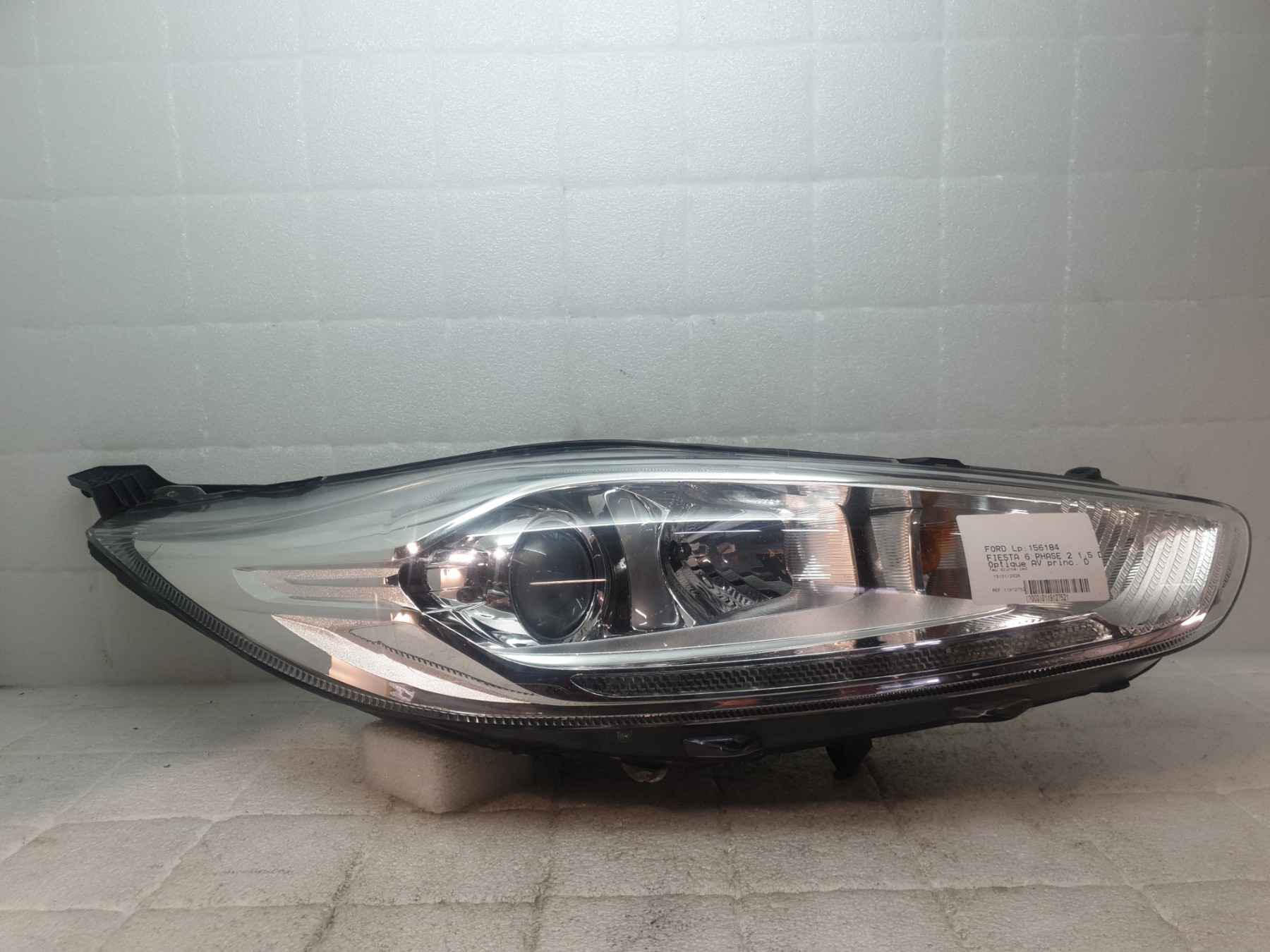 Optique avant principal droit (feux)(phare) ford fiesta 6 phase 2