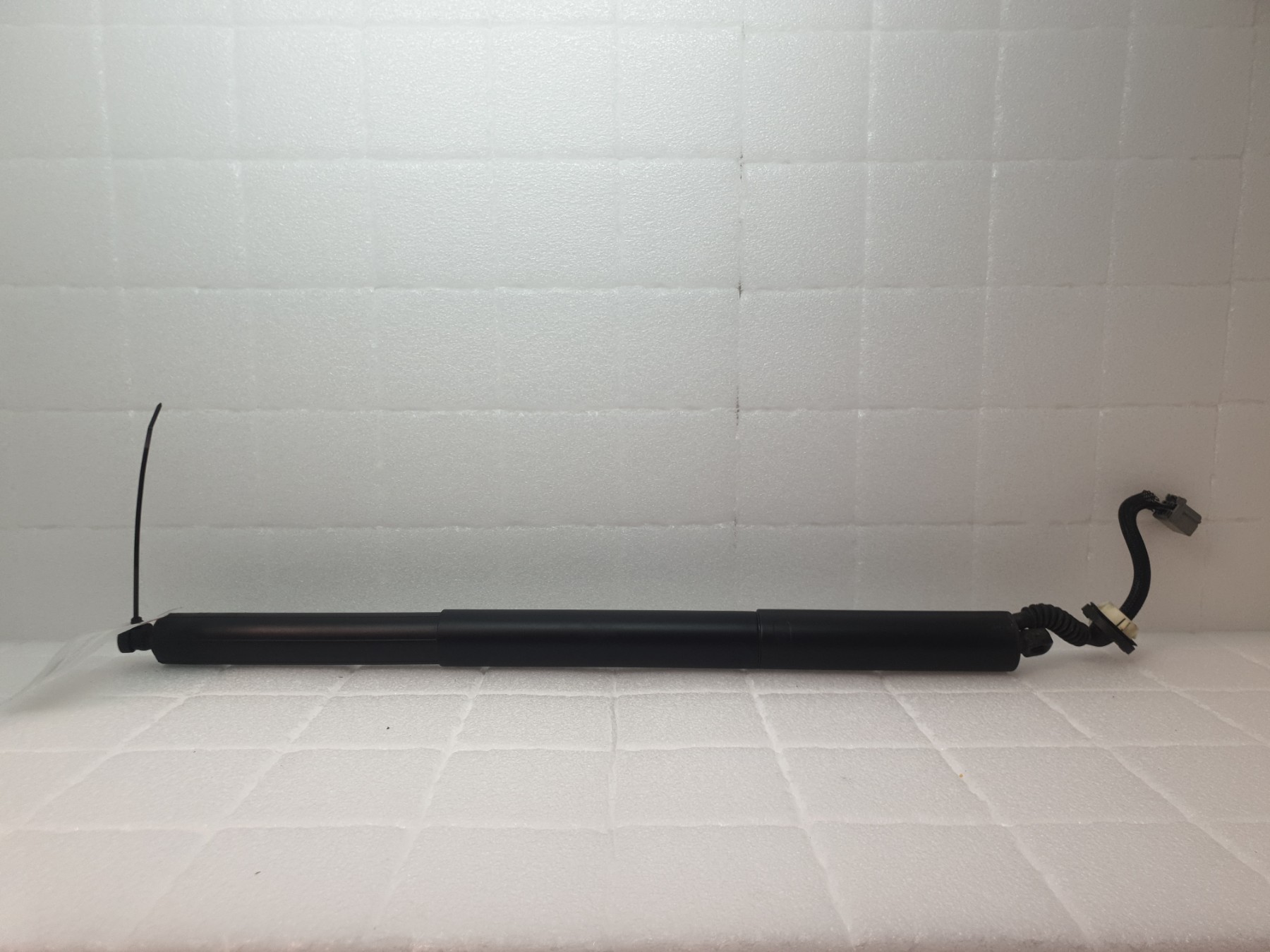 Verin de coffre gauche jeep cherokee 4