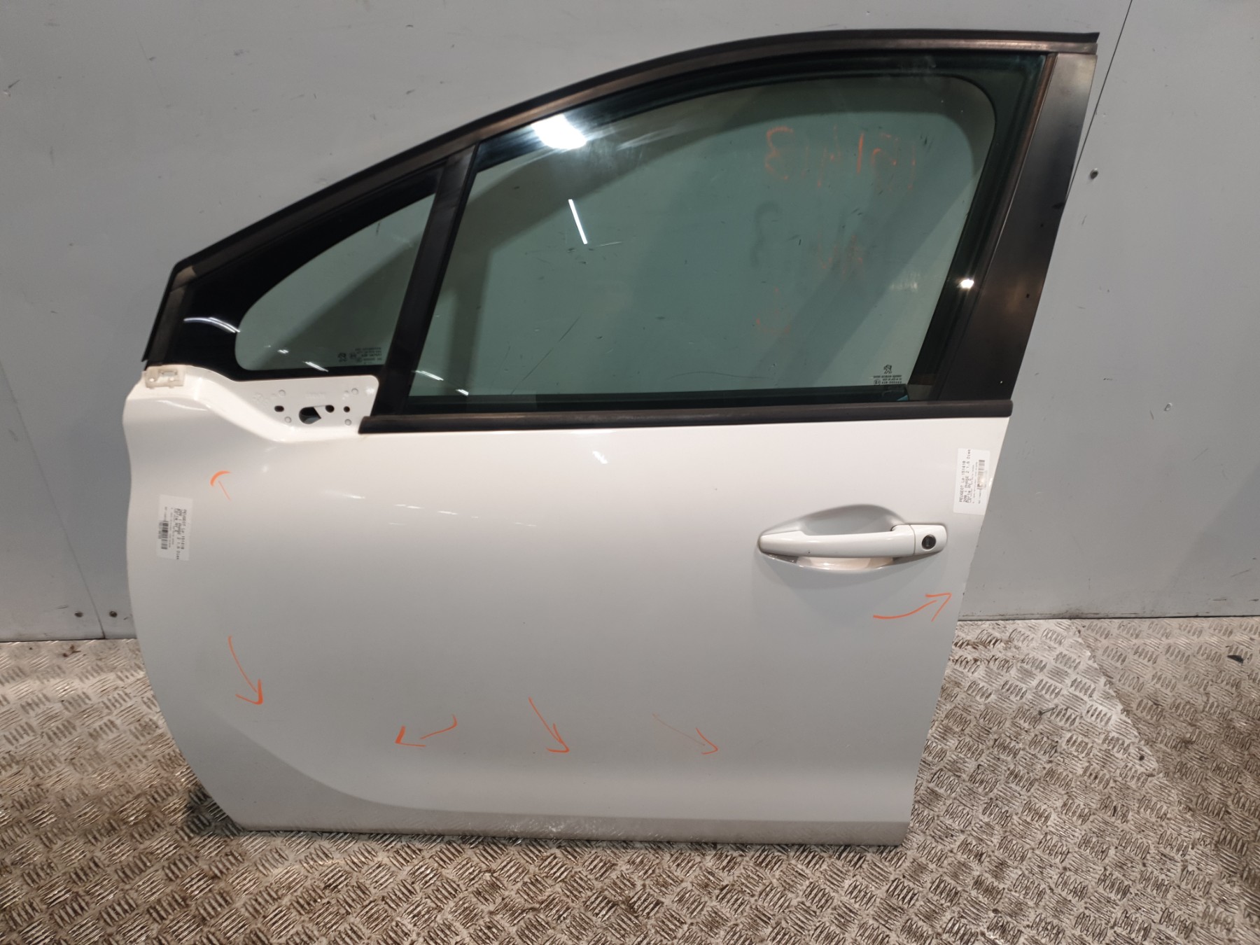 Porte avant gauche peugeot 208 1 phase 2