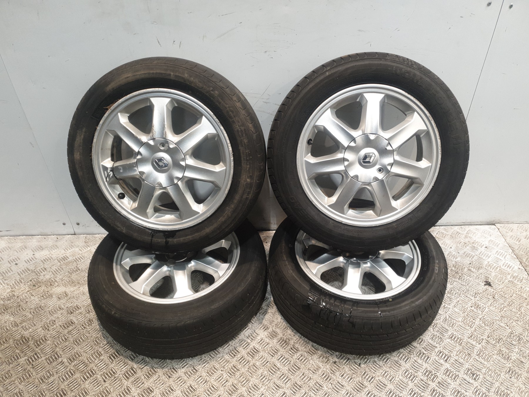 Jeu de 4 jantes  renault clio 2 phase 2