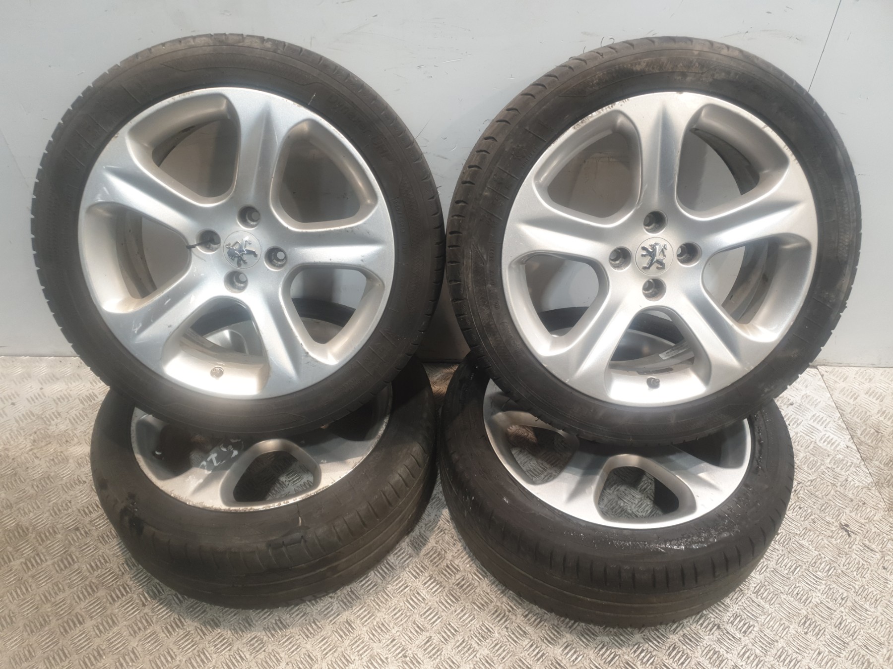 Jeu de 4 jantes  peugeot 3008 1 phase 1