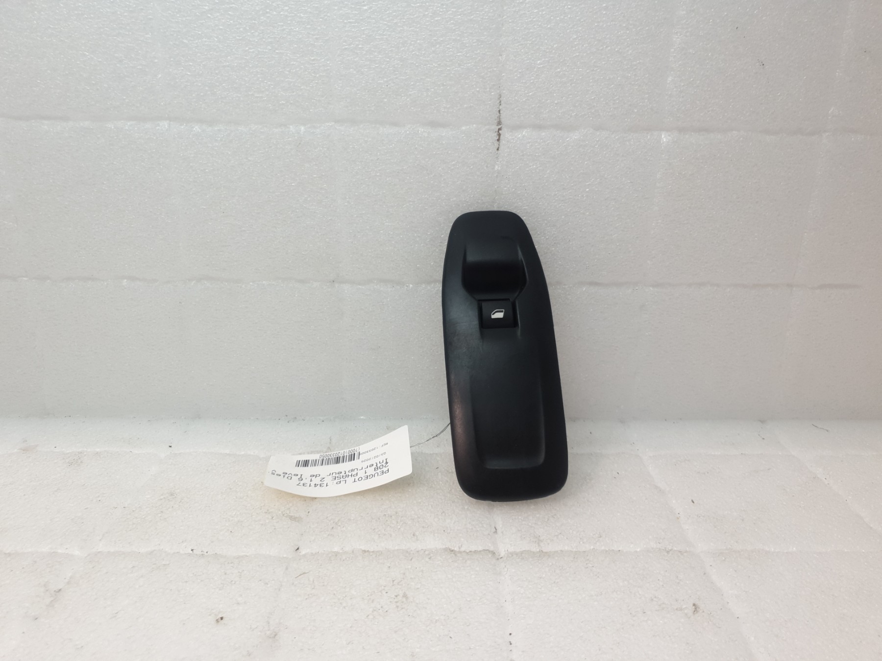 Interrupteur de leve vitre avant droit peugeot 208 1 phase 2