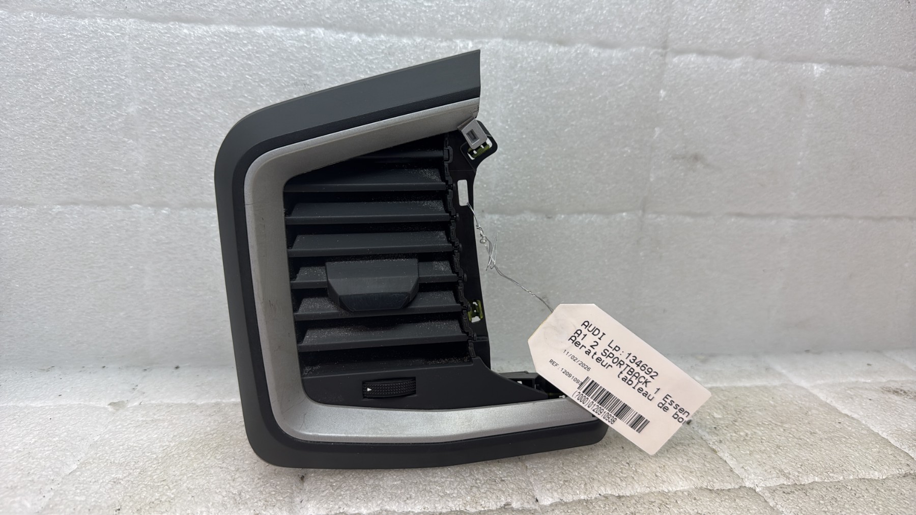 Aerateur tableau de bord avant gauche audi a1 2 sportback