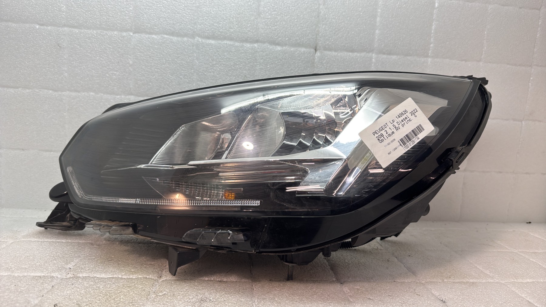 Optique avant principal gauche (feux)(phare) peugeot 208 2