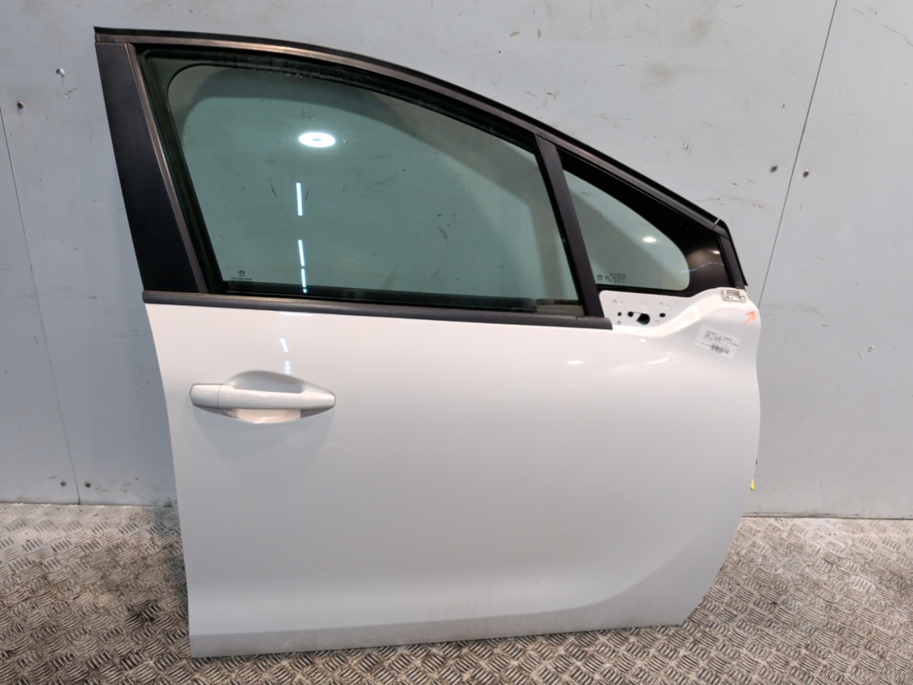 Porte avant droit peugeot 208 1 phase 2