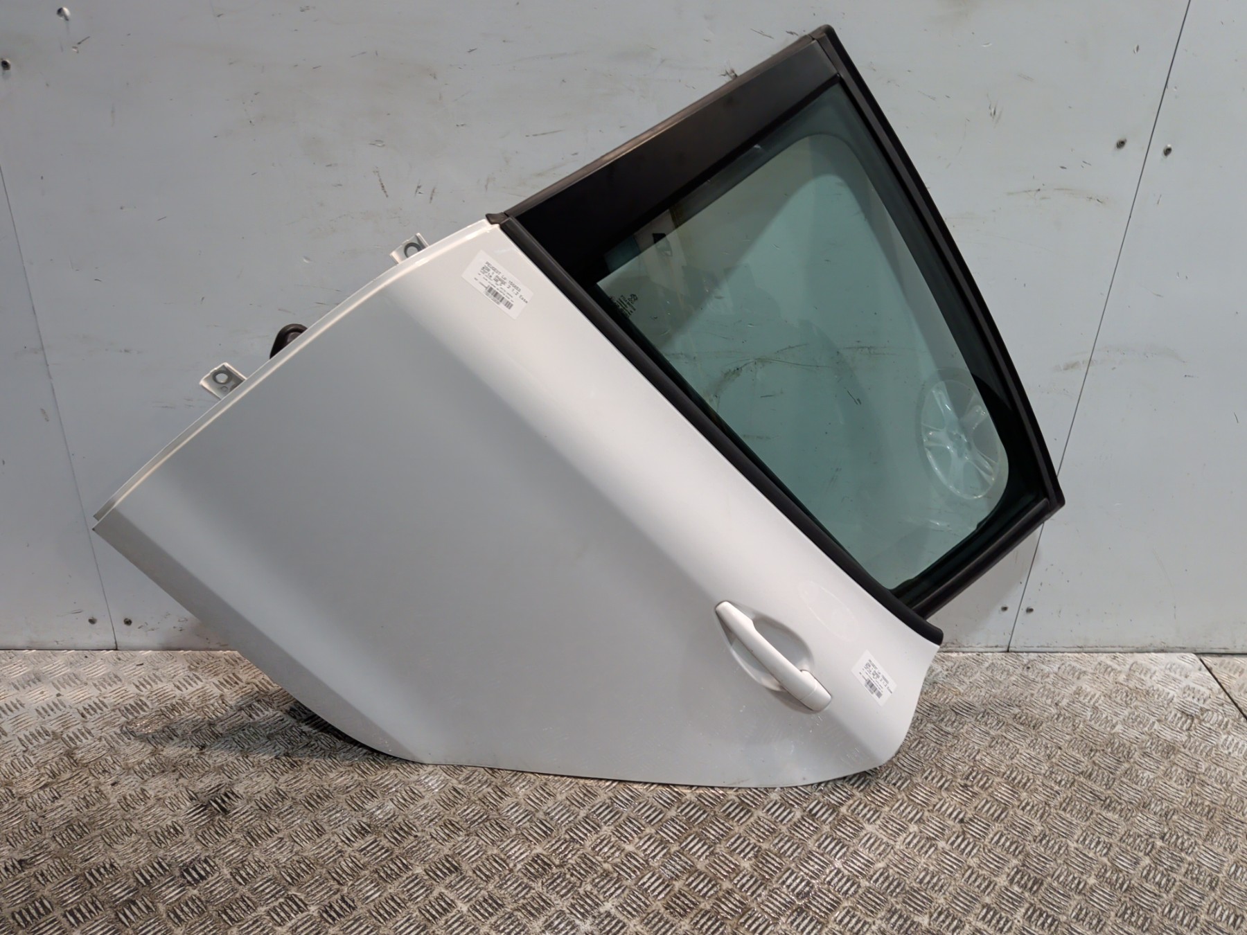 Porte arriere gauche peugeot 208 1 phase 2