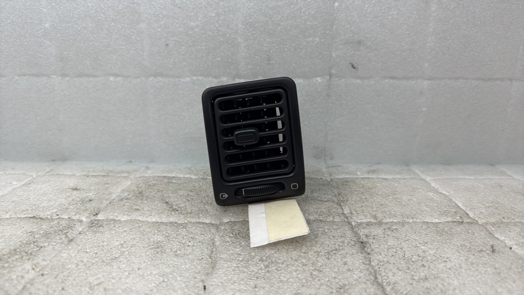 Aerateur tableau de bord avant gauche peugeot 405 phase 2