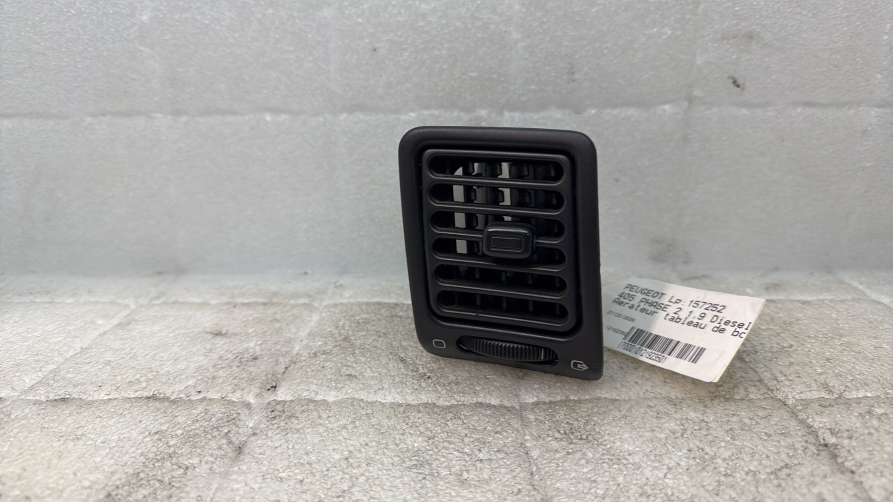 Aerateur tableau de bord avant droit peugeot 405 phase 2