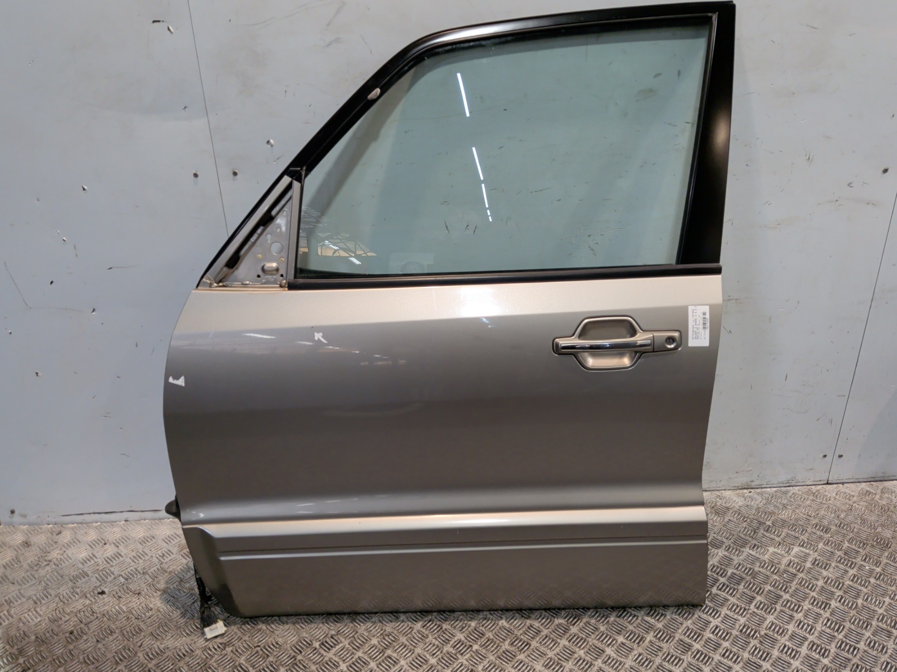 Porte avant gauche mitsubishi pajero 3 phase 2
