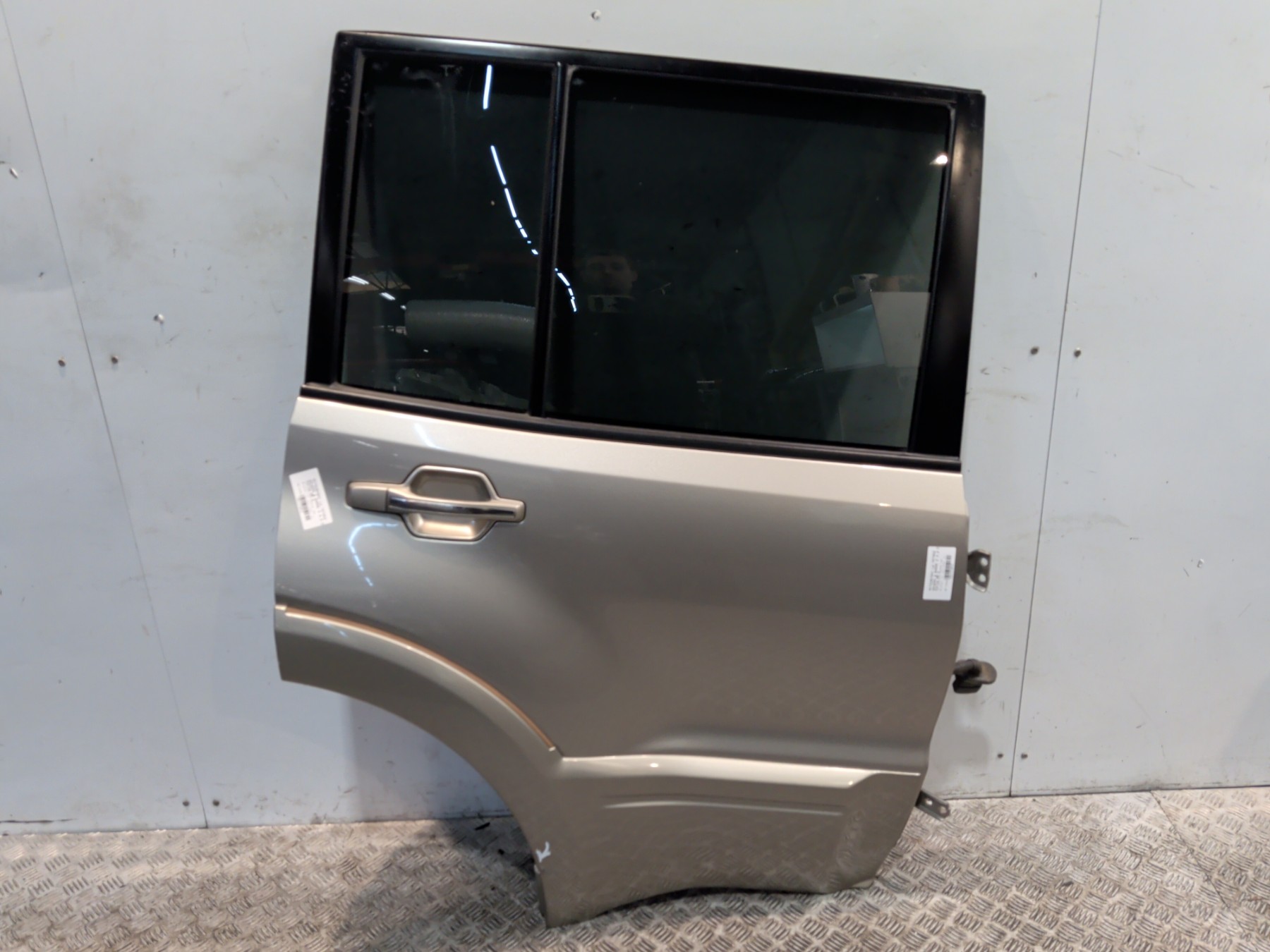 Porte arriere droit mitsubishi pajero 3 phase 2