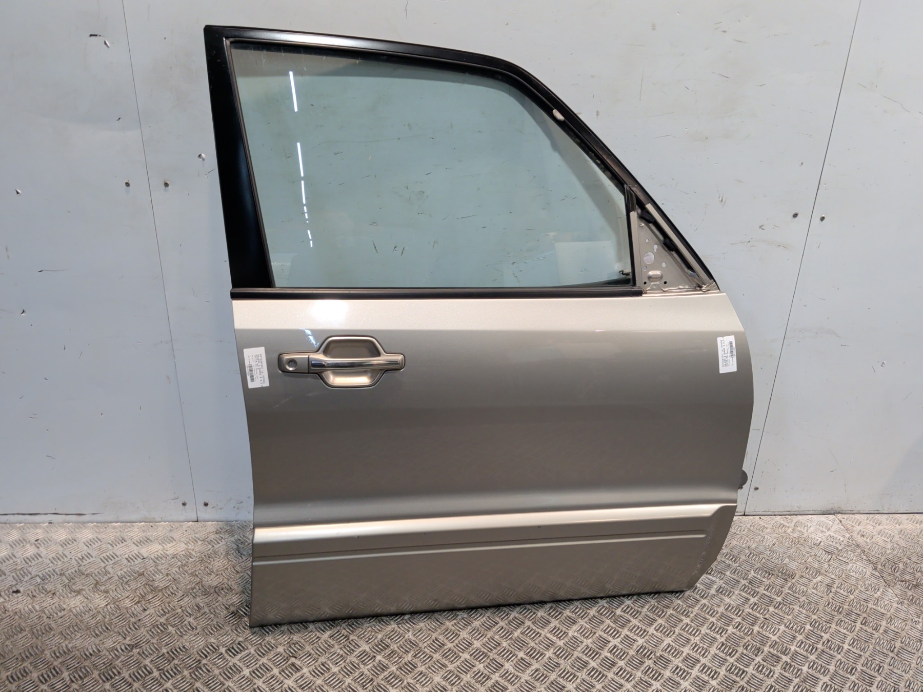 Porte avant droit mitsubishi pajero 3 phase 2