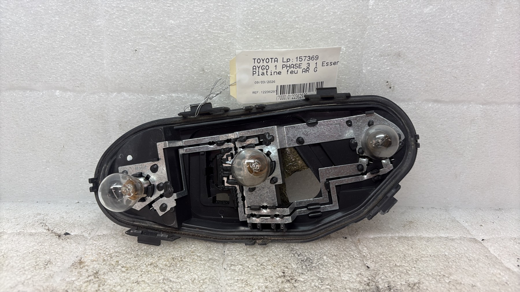 Platine feu arriere gauche toyota aygo 1 phase 3
