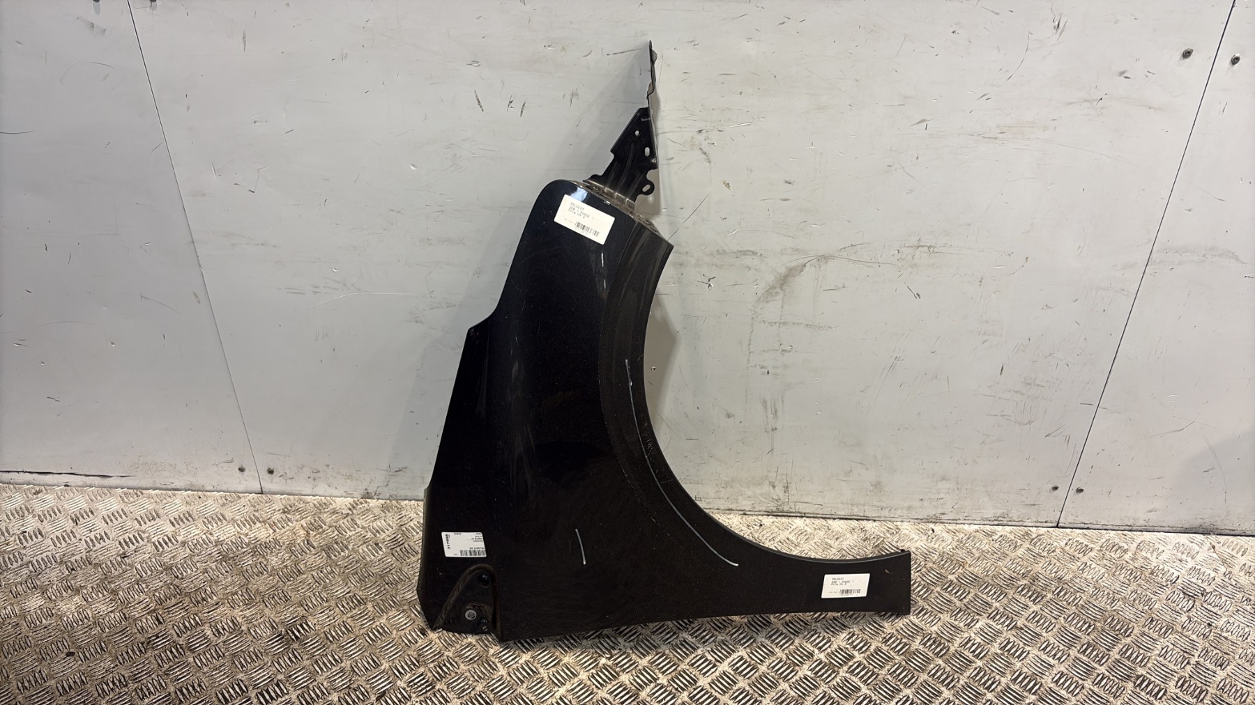 Aile avant droit peugeot 208 1 phase 1