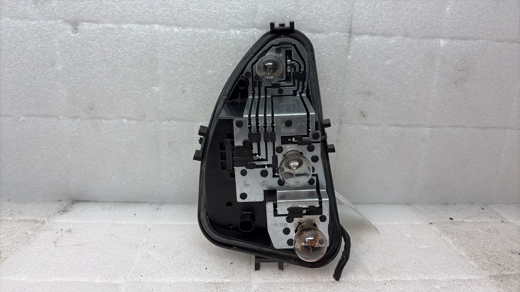 Platine feu arriere gauche renault clio 3 phase 2