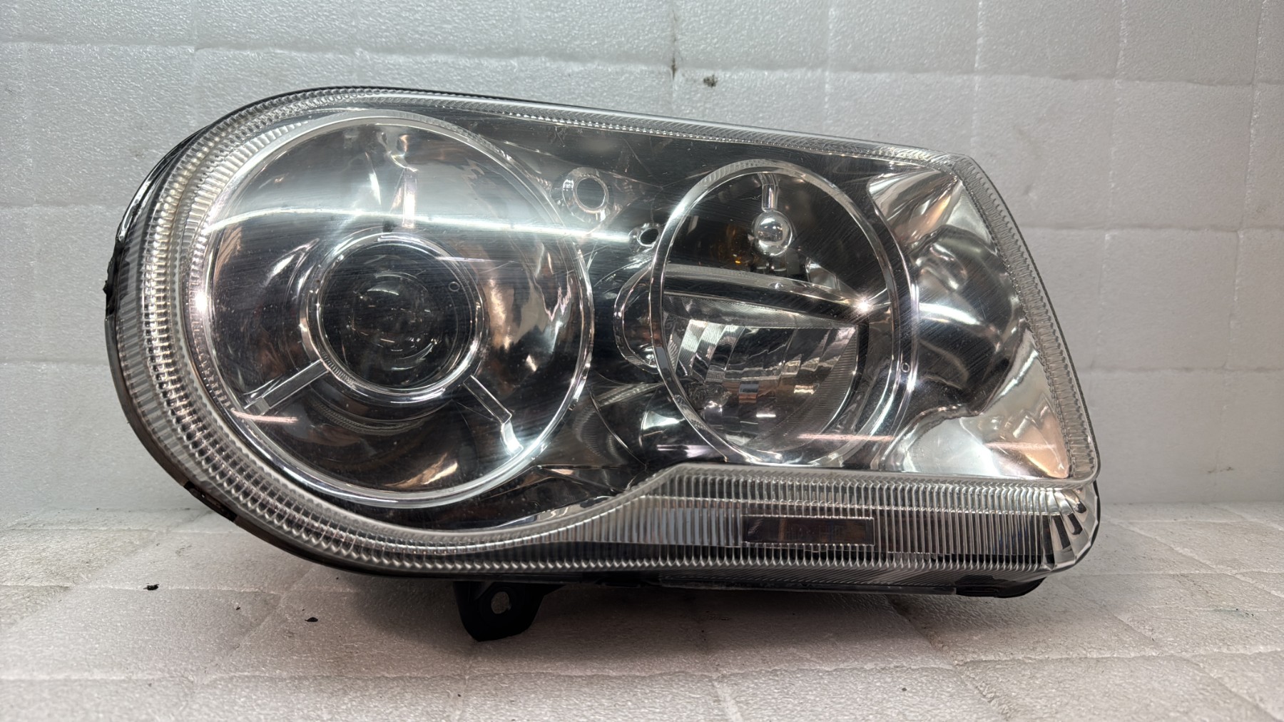 Optique avant principal droit (feux)(phare) chrysler 300c phase 2 break