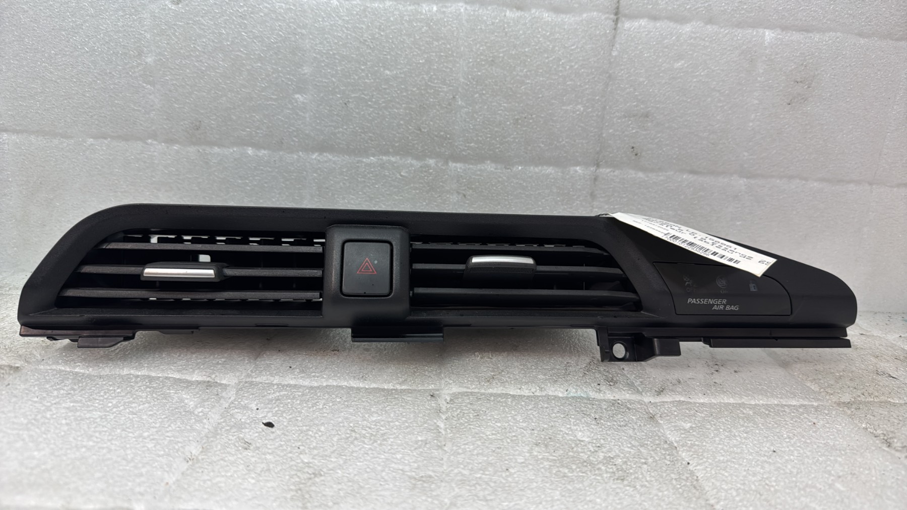 Aerateur tableau de bord nissan micra 5