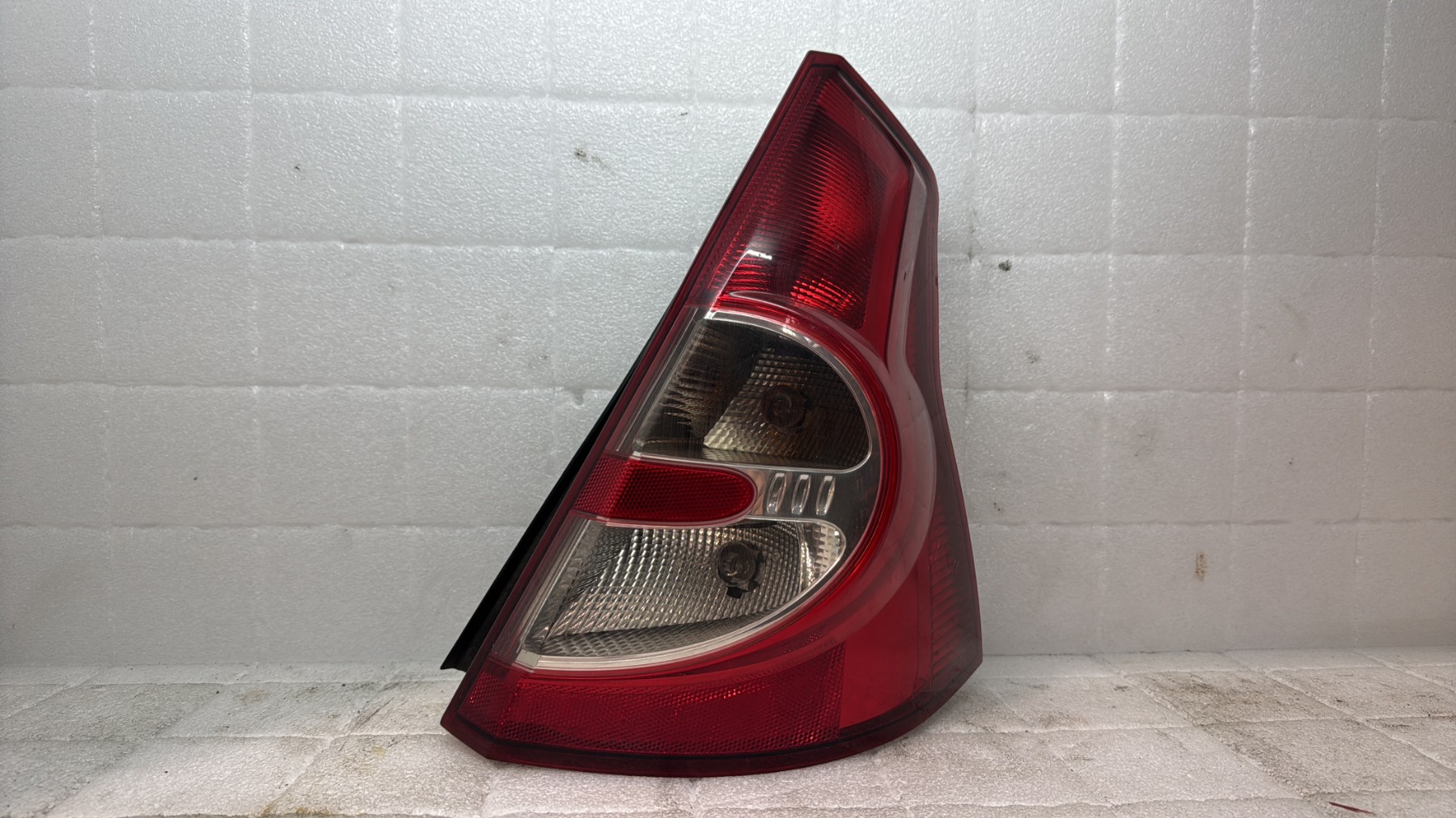 Feu arriere principal droit (feux) dacia sandero 1