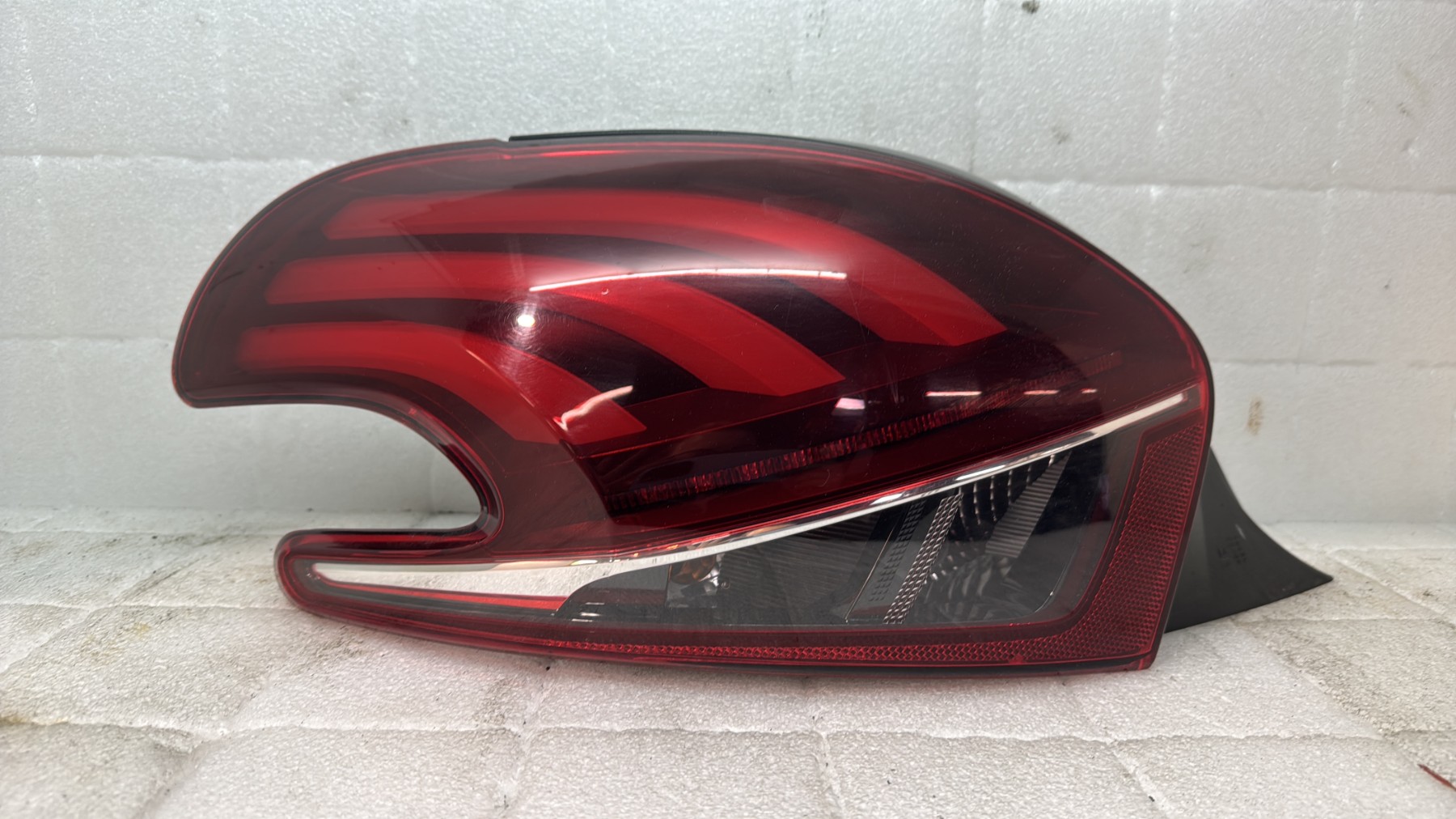 Feu arriere principal gauche (feux) peugeot 208 1 phase 2