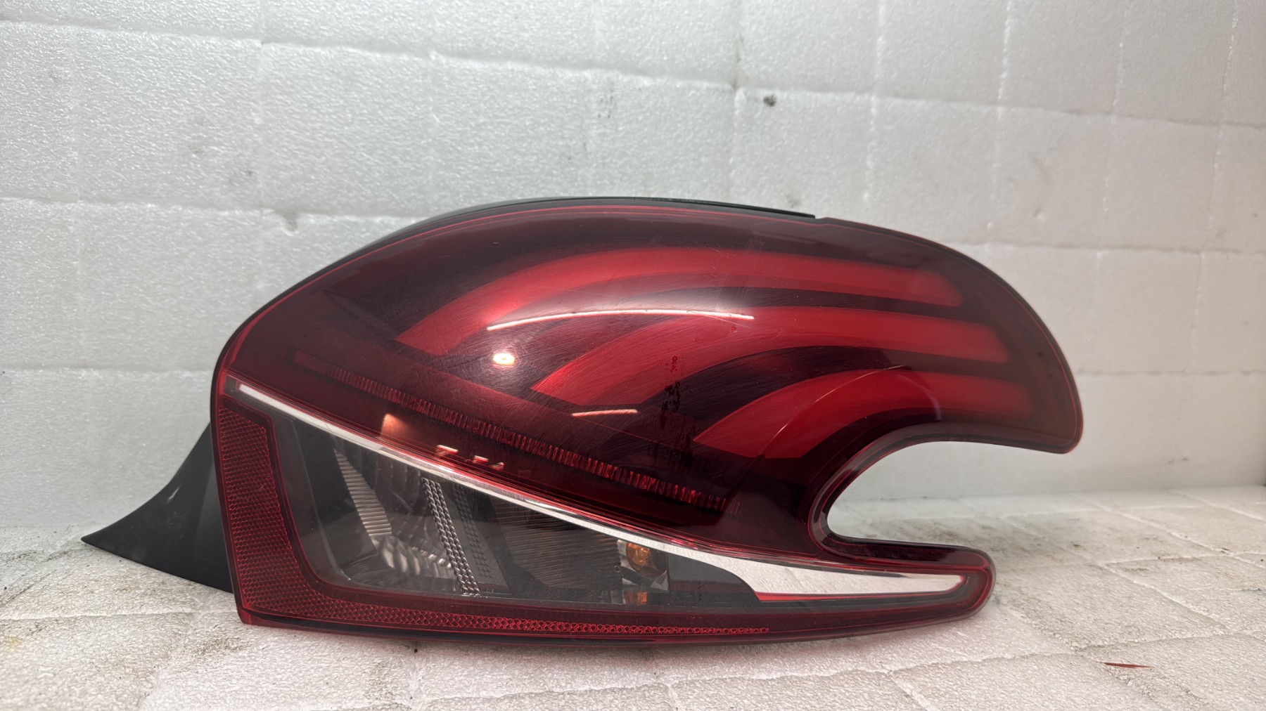 Feu arriere principal droit (feux) peugeot 208 1 phase 2