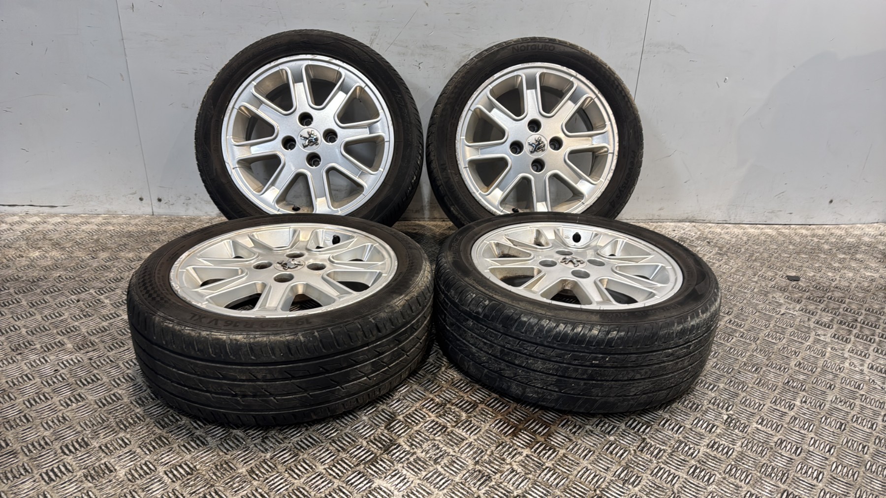 Jeu de 4 jantes  peugeot 1007