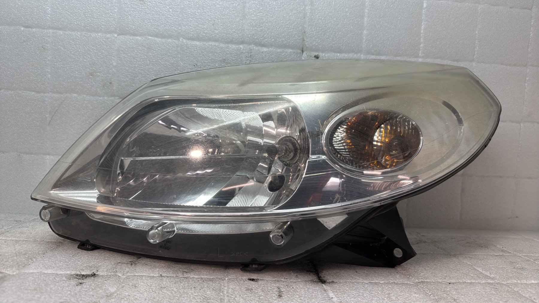 Optique avant principal gauche (feux)(phare) dacia sandero 1