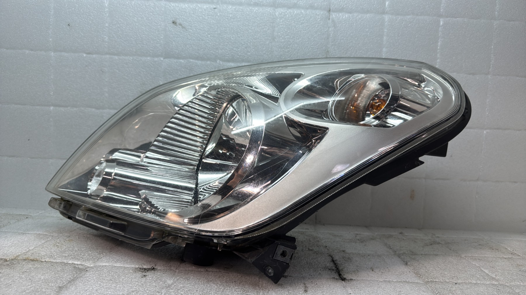 Optique avant principal gauche (feux)(phare) suzuki splash