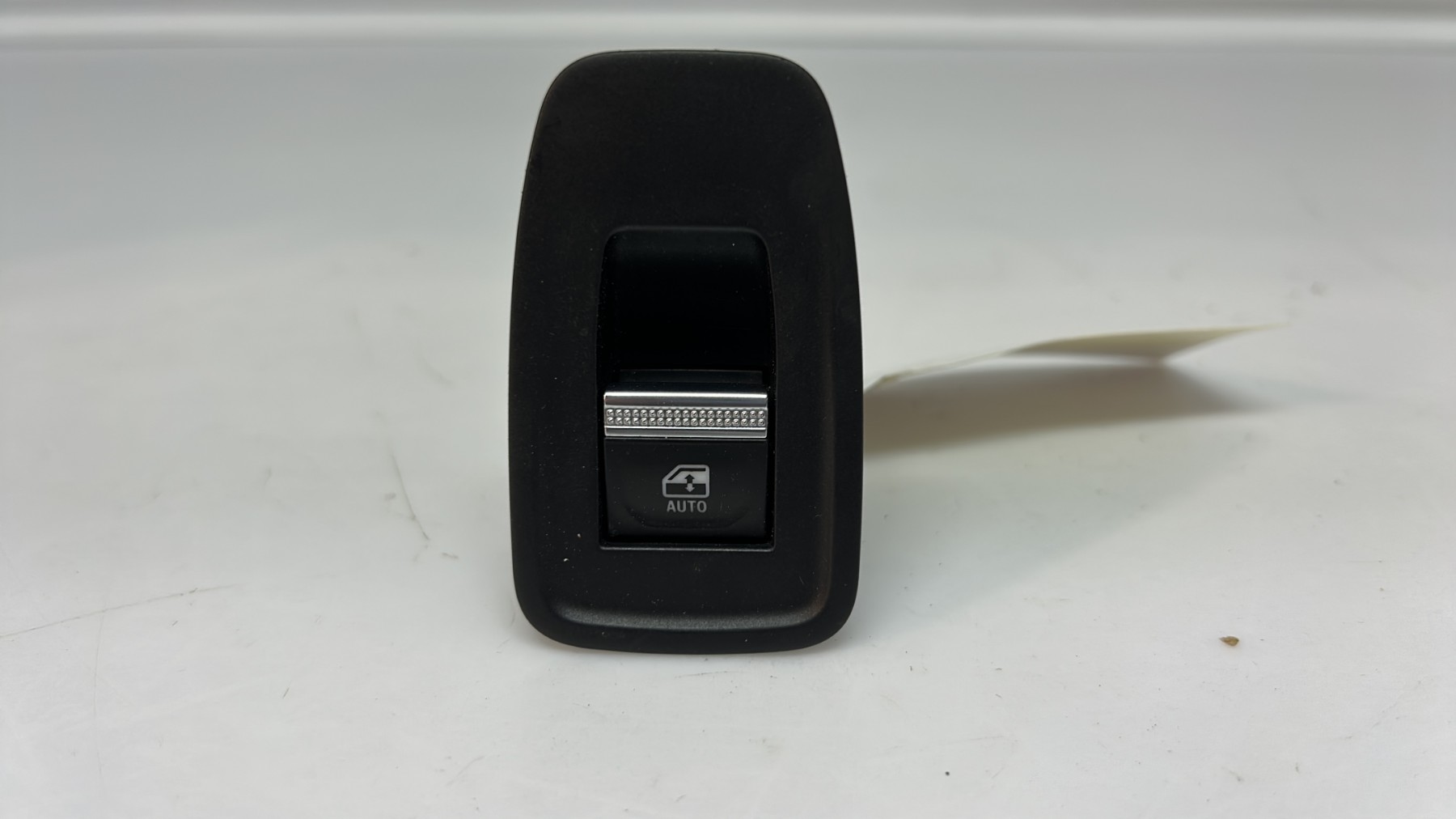 Interrupteur de leve vitre avant droit renault clio 5 phase 1