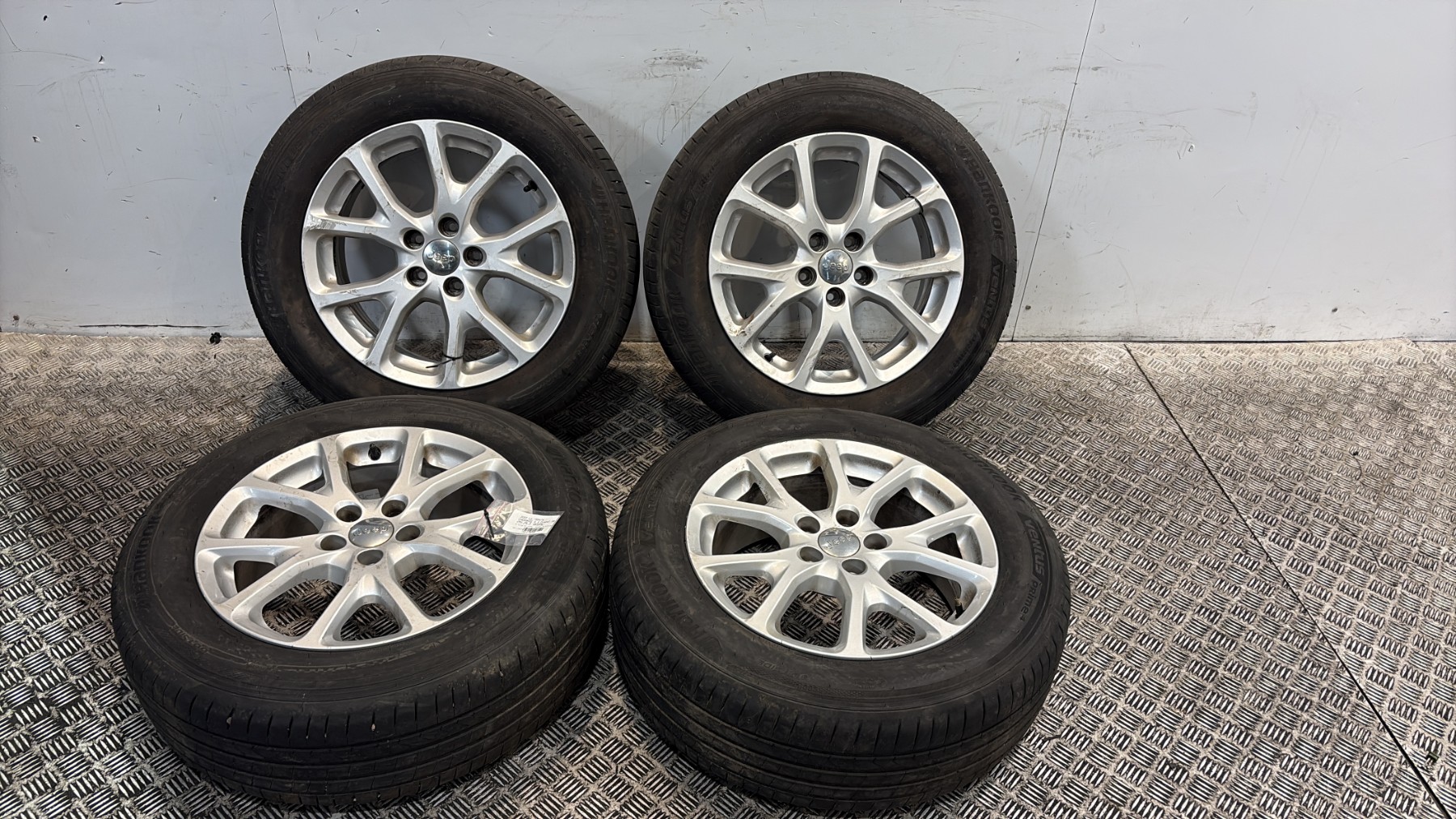 Jeu de 4 jantes  jeep cherokee 4