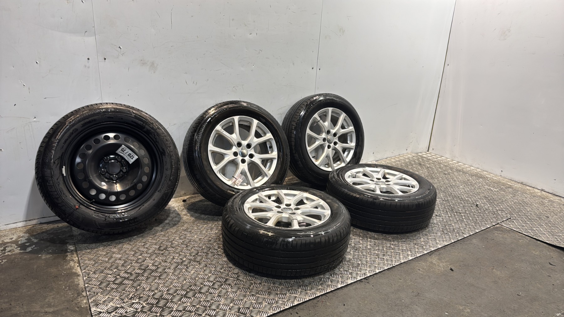 Jeu de 4 jantes  jeep cherokee 4