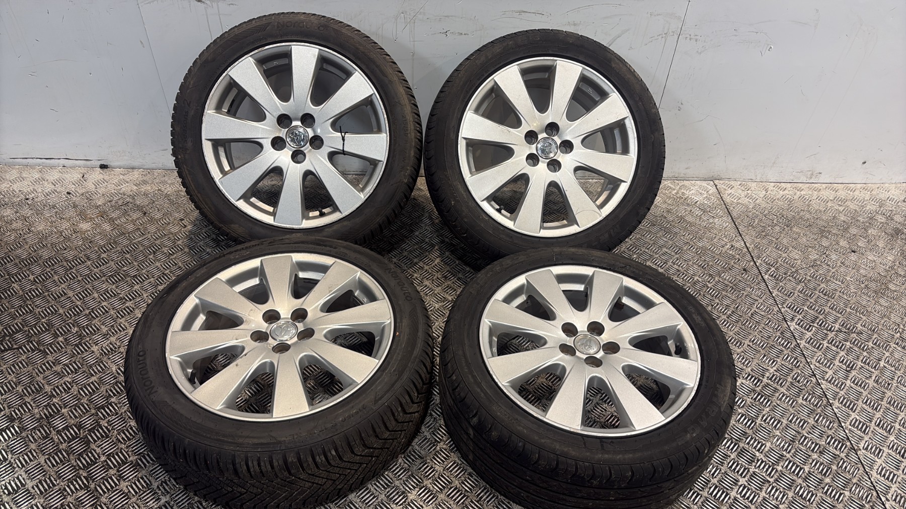 Jeu de 4 jantes  toyota avensis 2 phase 2