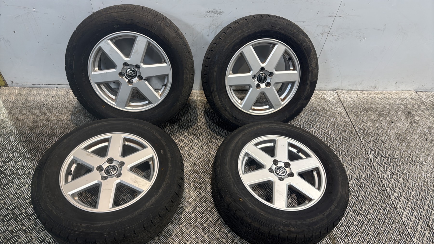 Jeu de 4 jantes  volvo xc 90 1 phase 1