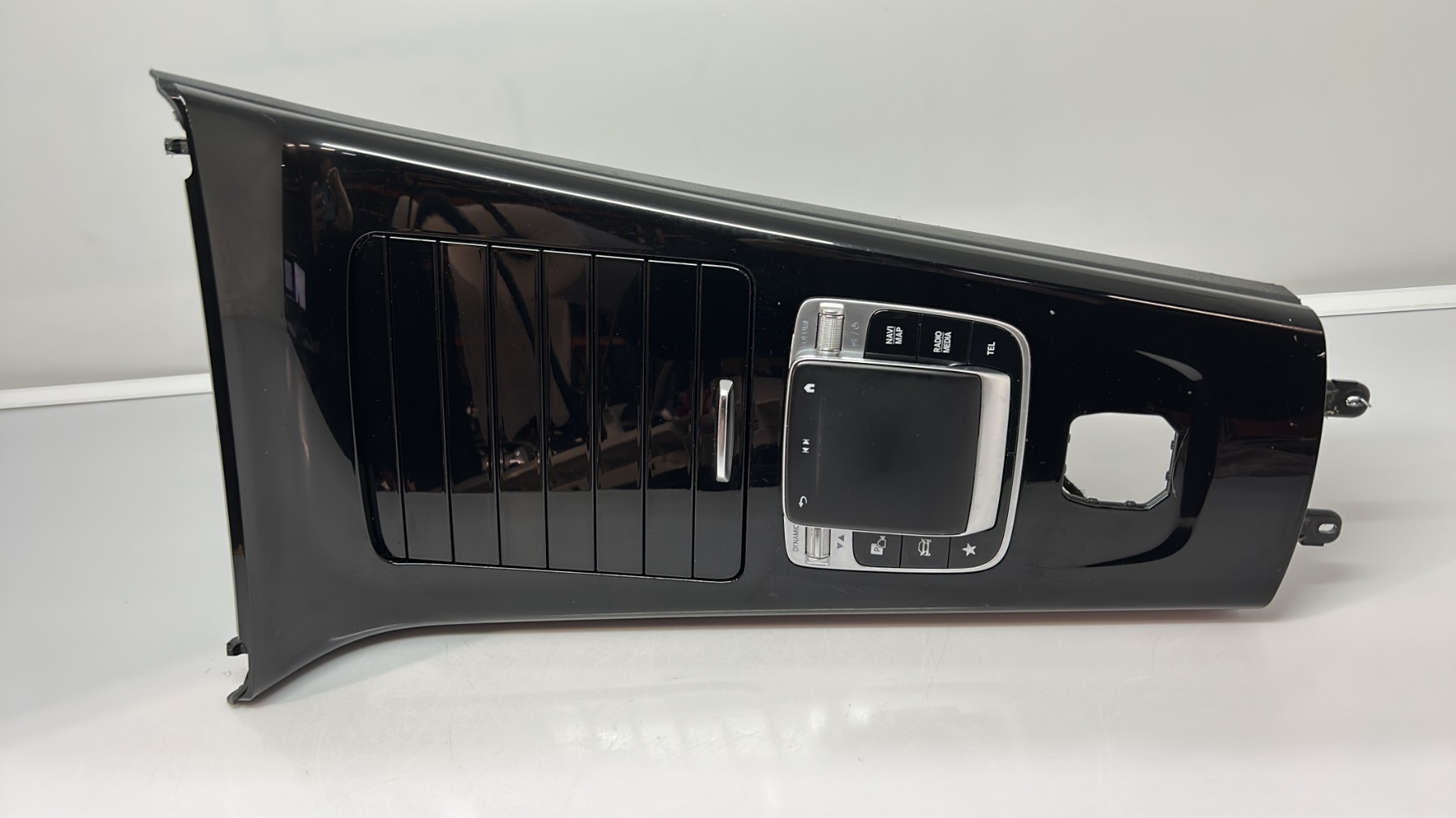 Console central (interieur plastique) mercedes classe a 177 phase 1