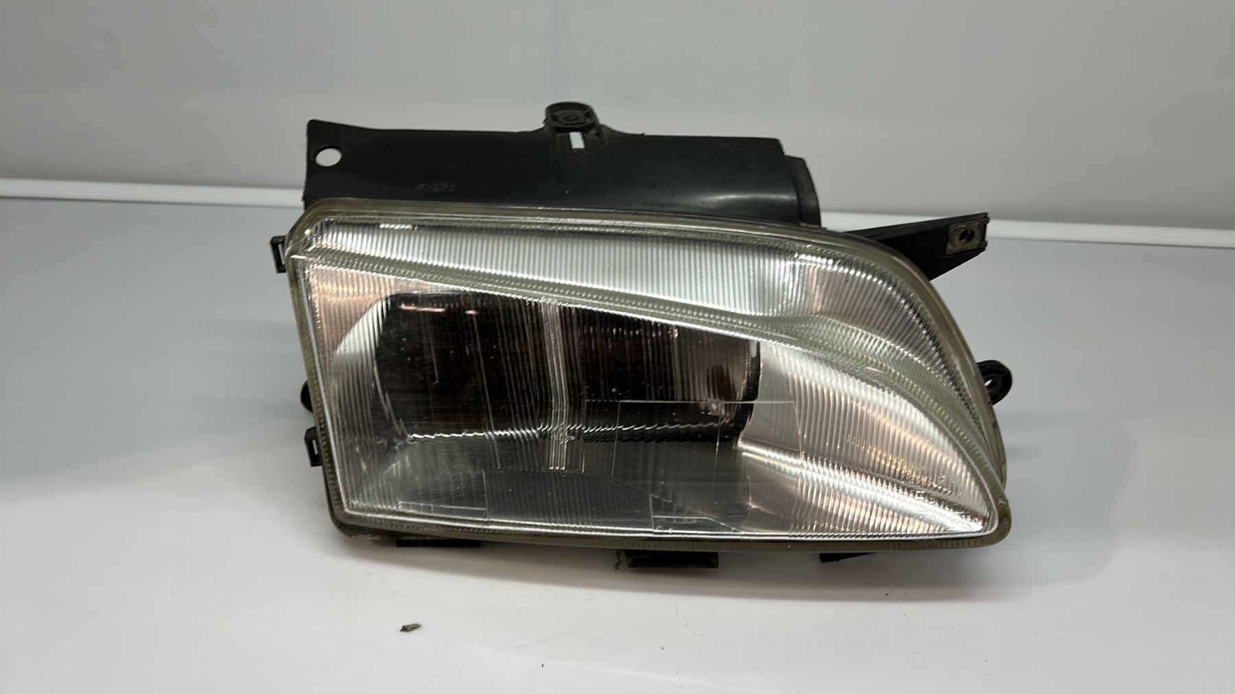 Optique avant principal droit (feux)(phare) peugeot partner 1 phase 1