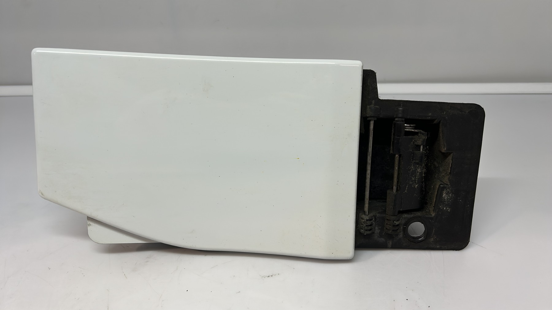 Trappe d'essence renault trafic 3 court phase 1