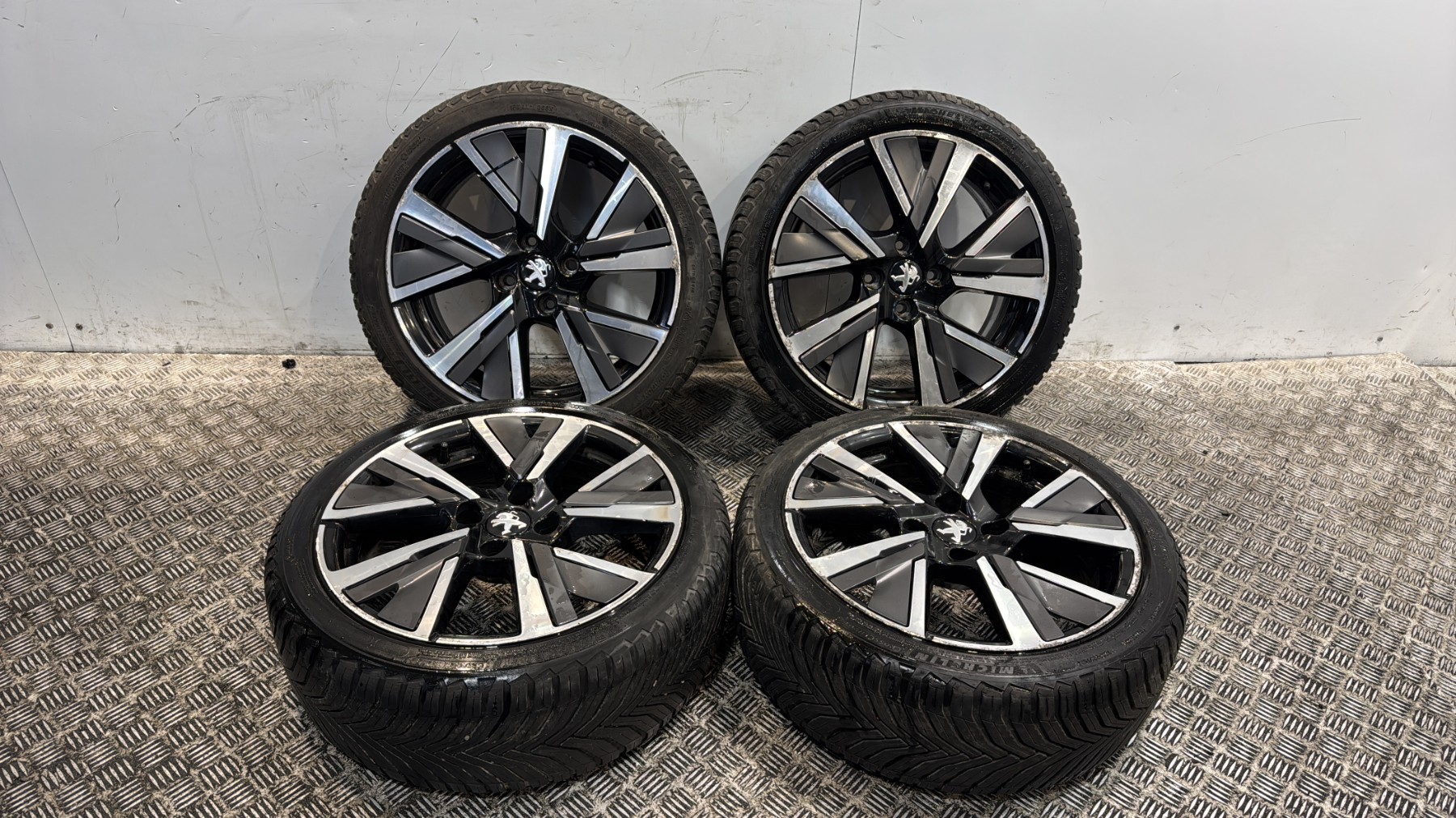 Jeu de 4 jantes  peugeot 208 2 phase 1