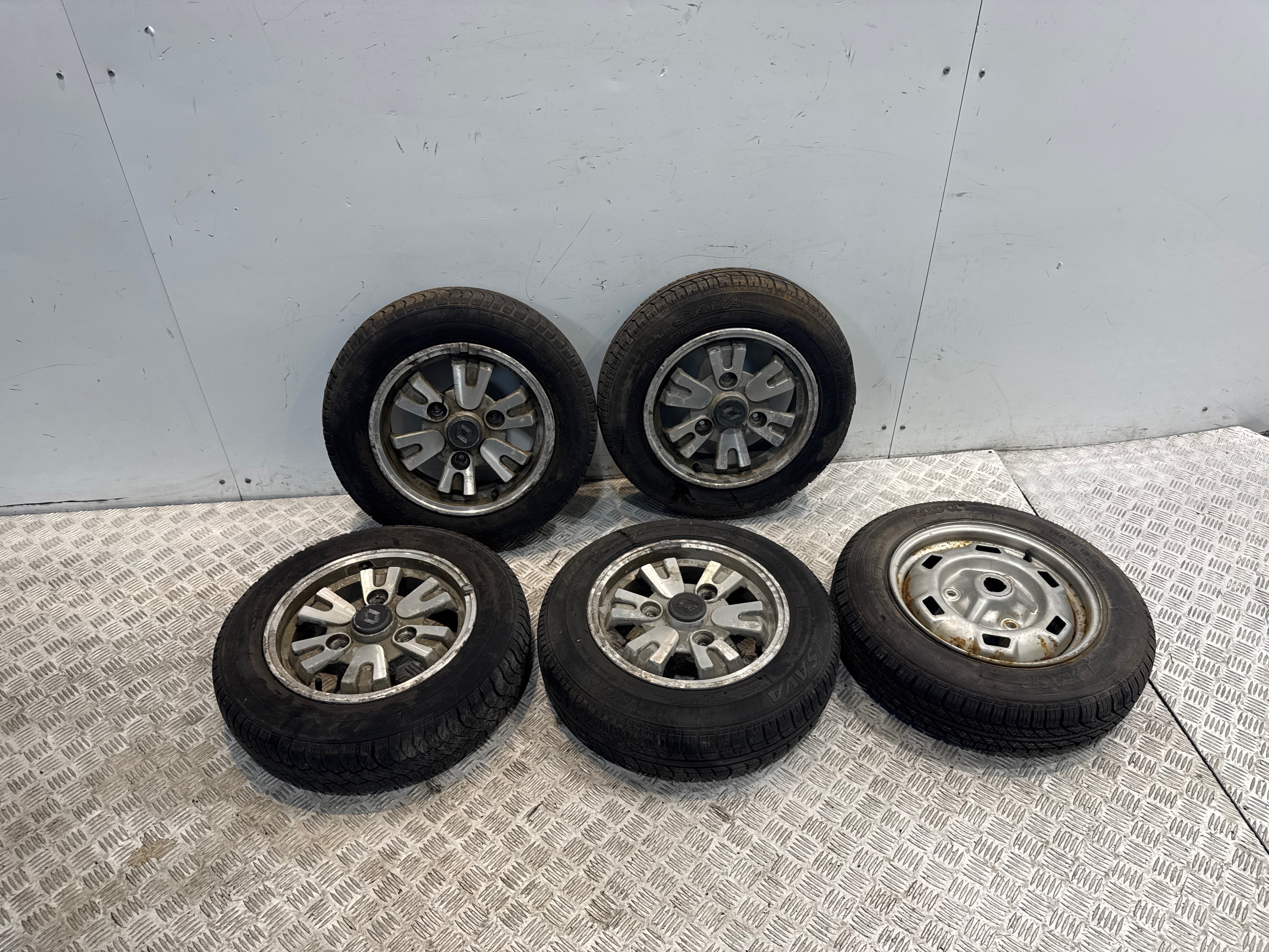 Jeu de 4 jantes  renault r5 phase 2