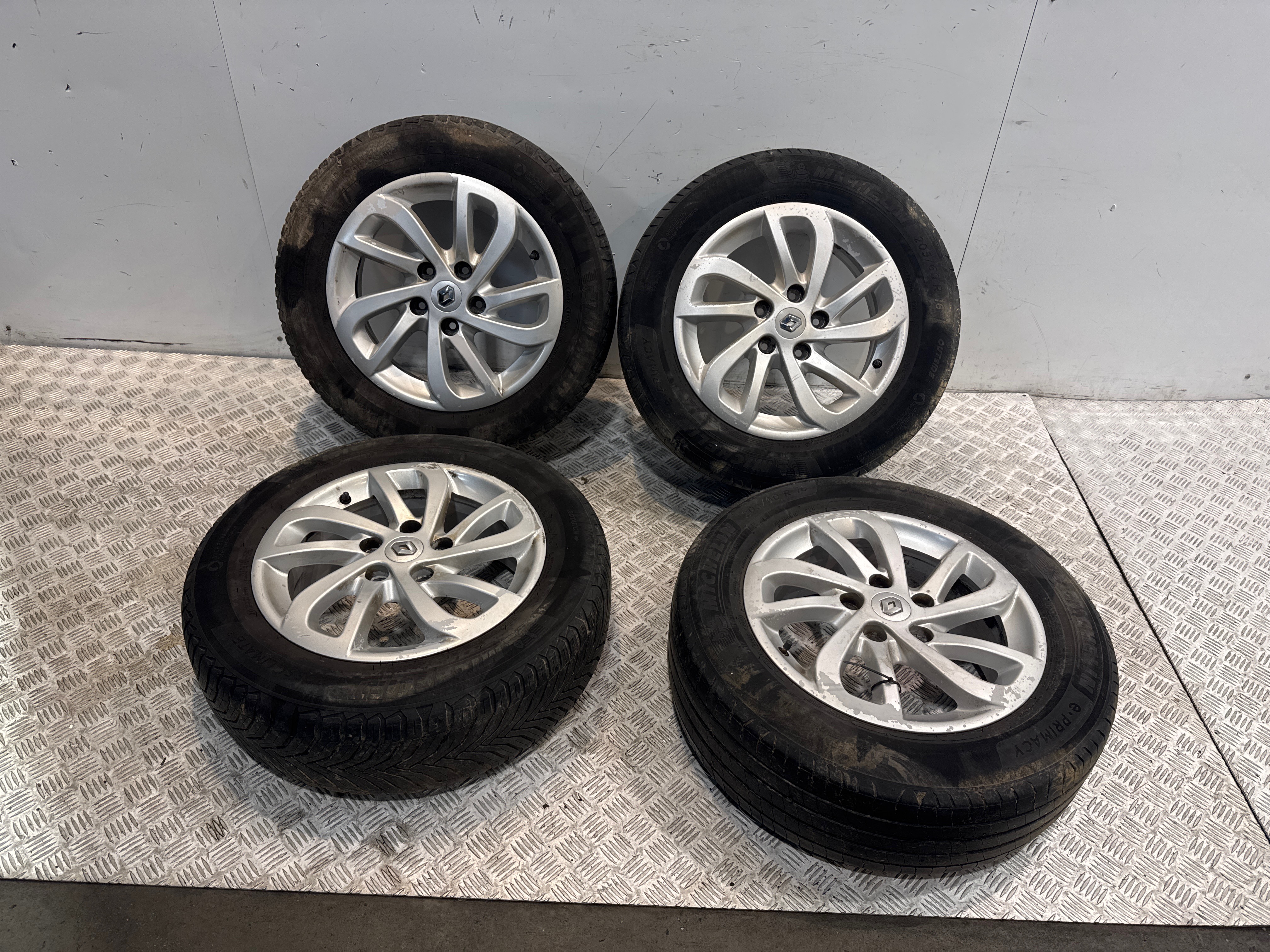 Jeu de 4 jantes  renault scenic 3 phase 3