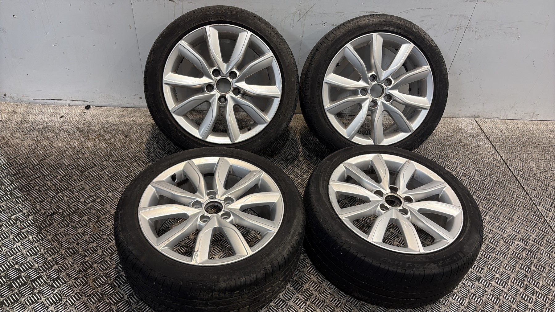 Jeu de 4 jantes  audi a1 1 phase 1