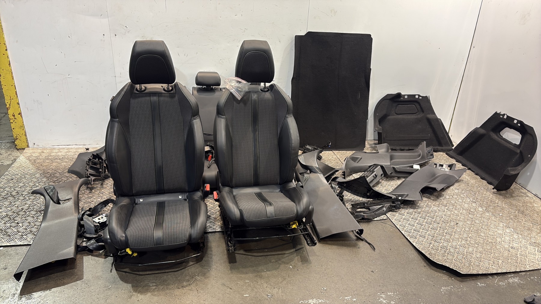 Interieur complet peugeot 208 2 phase 1