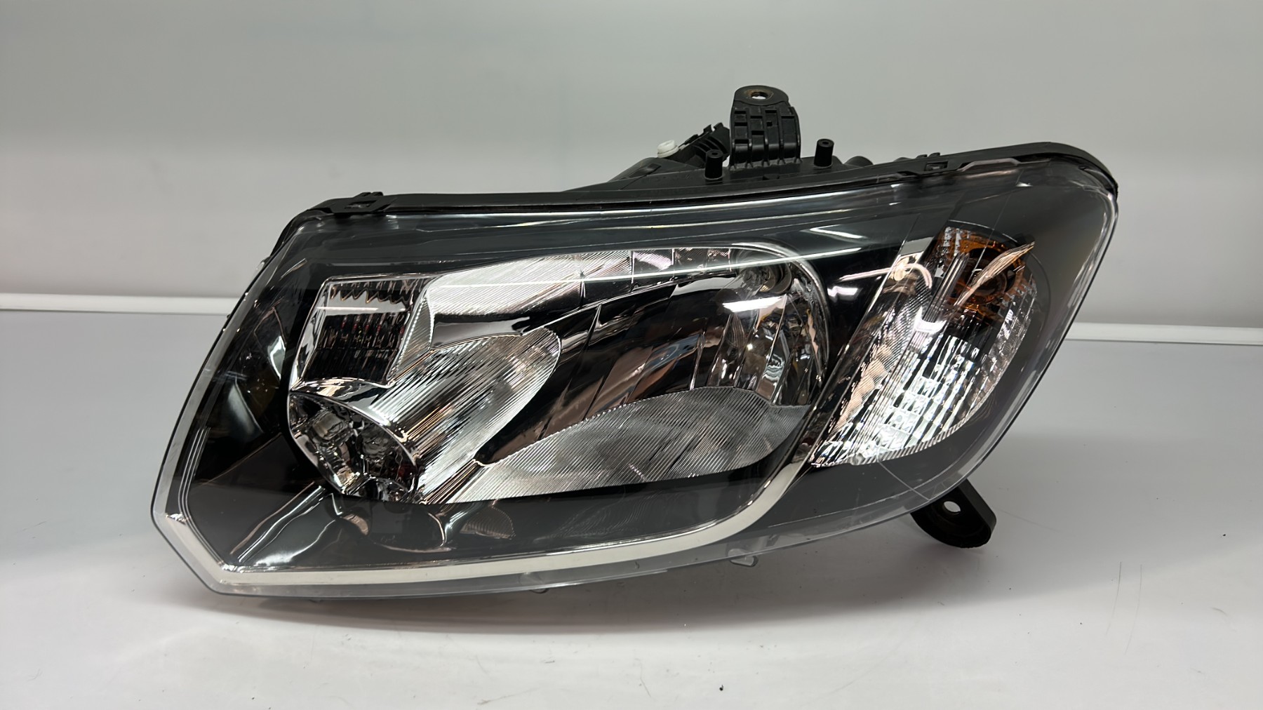 Optique avant principal gauche (feux)(phare) dacia sandero 2 phase 1