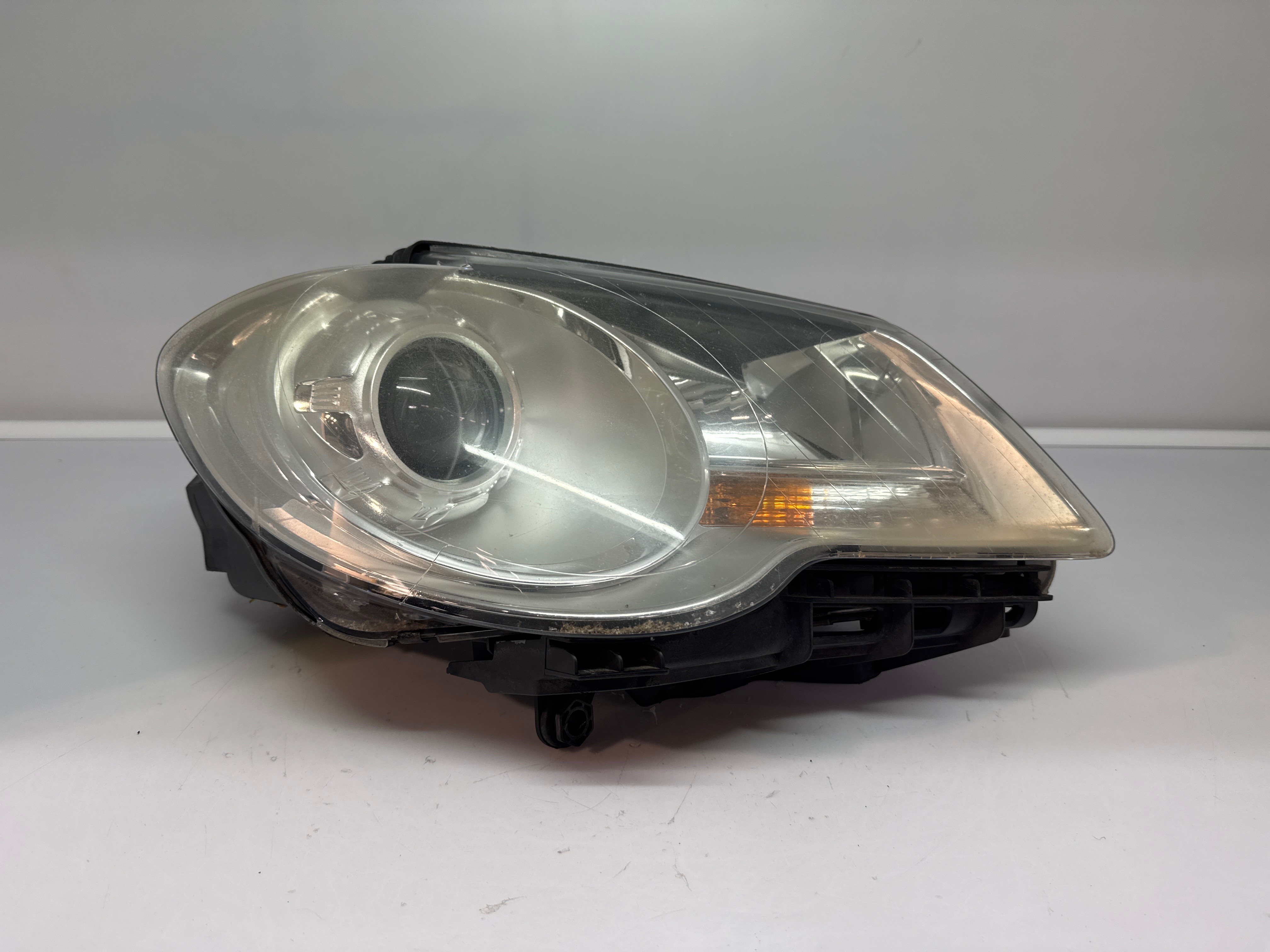 Optique avant principal droit (feux)(phare) volkswagen touran 1 phase 2