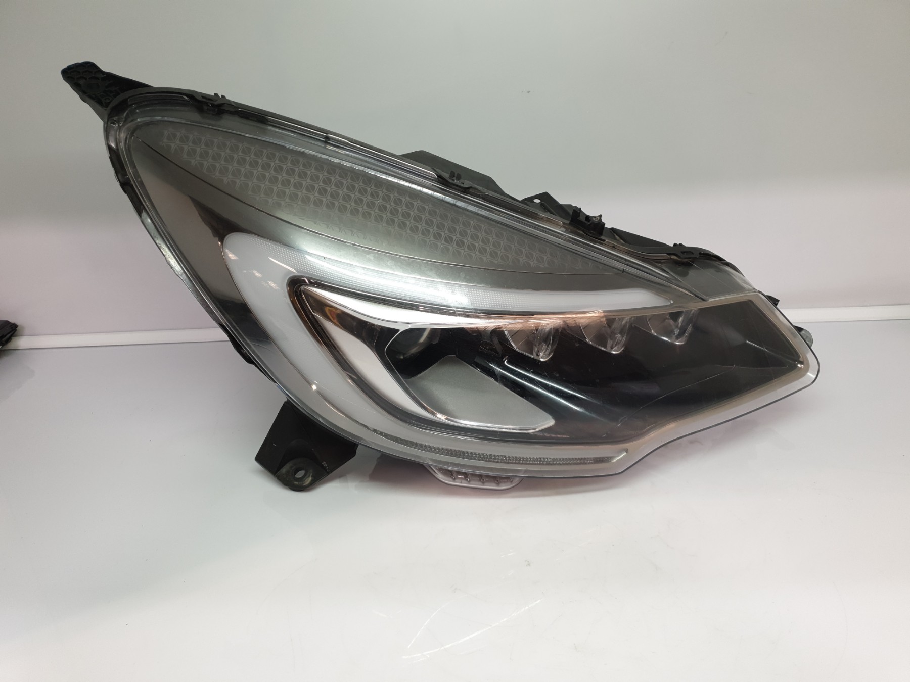 Optique avant principal droit (feux)(phare) citroen ds3 phase 1